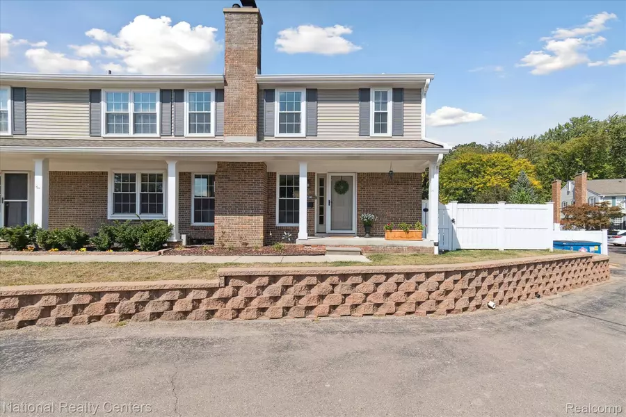 21348 E Glen Haven CIR, Novi, MI 48167