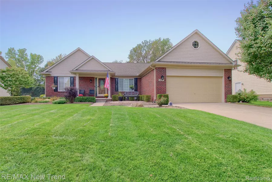 25737 McCrory LN, South Lyon, MI 48178