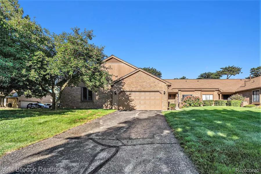 2198 London Bridge DR, Rochester Hills, MI 48307