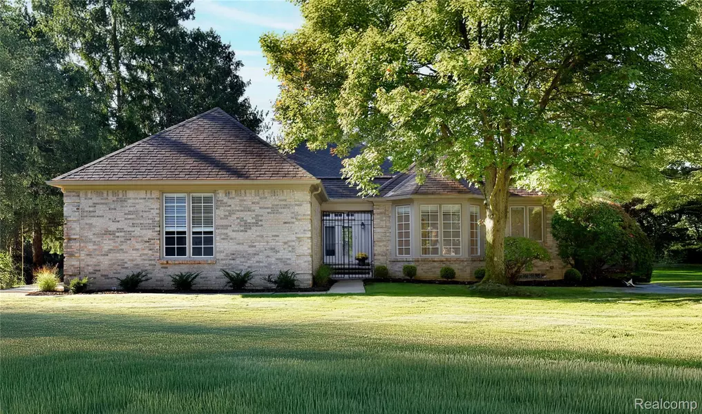 32175 Spruce LN, Beverly Hills, MI 48025