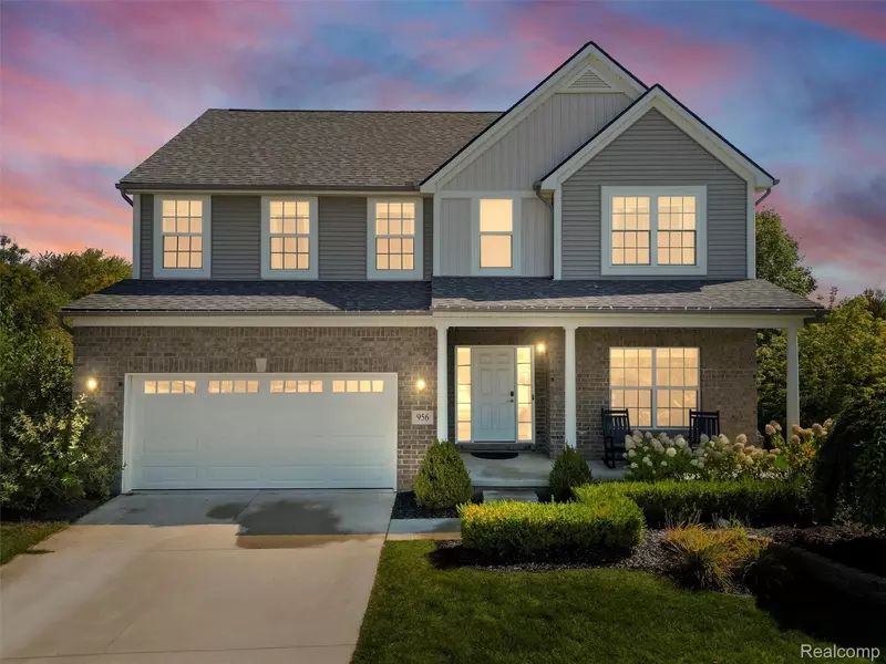 956 N Mill ST, South Lyon, MI 48178