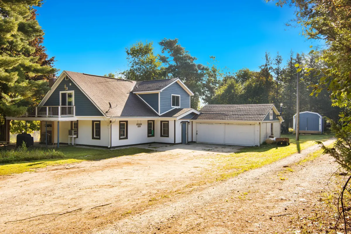 6256 Resort DR, Banks Twp, MI 49729