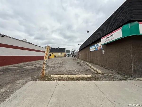 10224 CONANT ST, Hamtramck, MI 48212