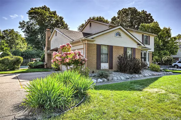 Farmington Hills, MI 48336,23950 Scott DR