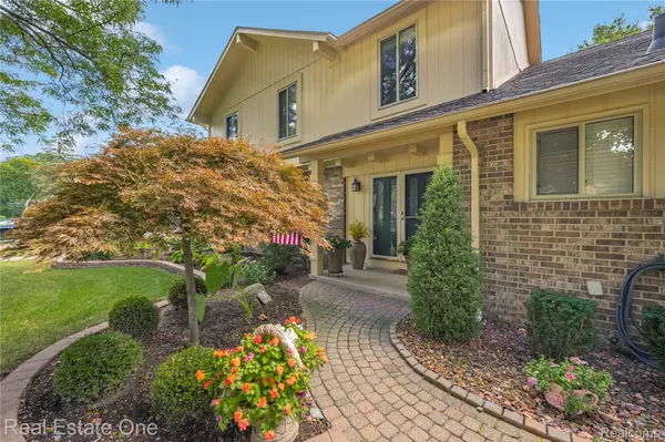 Farmington Hills, MI 48331,29251 Creek Bend DR