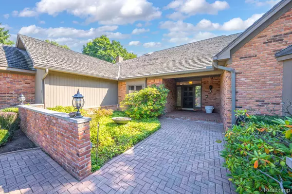 Birmingham, MI 48009,1595 S Ashford LN #5