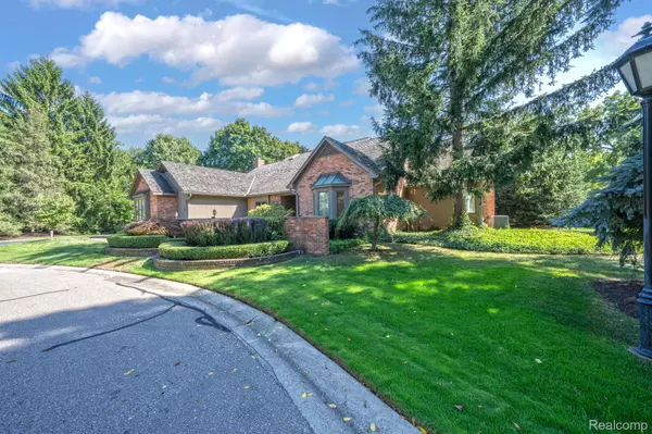 Birmingham, MI 48009,1595 S Ashford LN #5