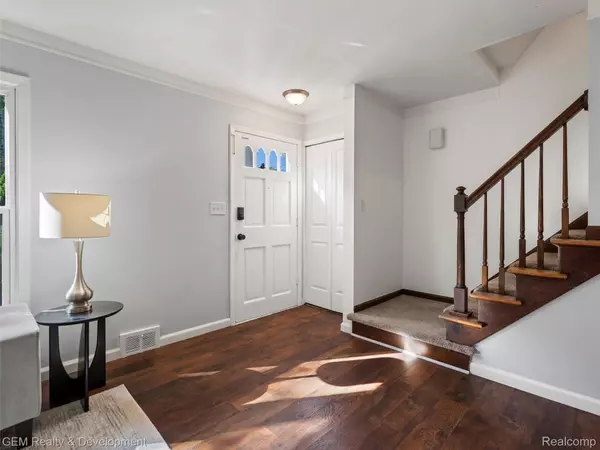 Northville, MI 48167,486-490 Fairbrook St