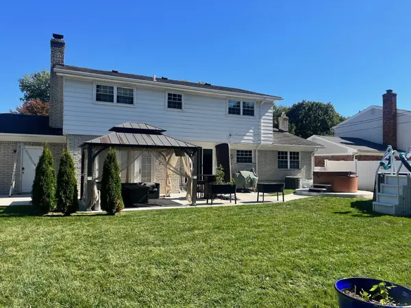 Harrison Twp, MI 48045,38447 Foxcroft BLVD