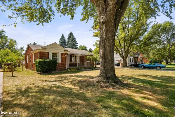 Center Line, MI 48015,8518 Superior ST