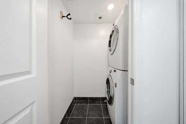 Toronto W08, ON M9B 6M1,5233 Dundas ST W #1630