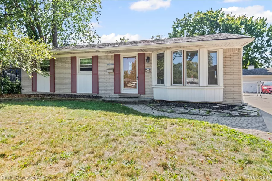 29667 Newport DR, Warren, MI 48088