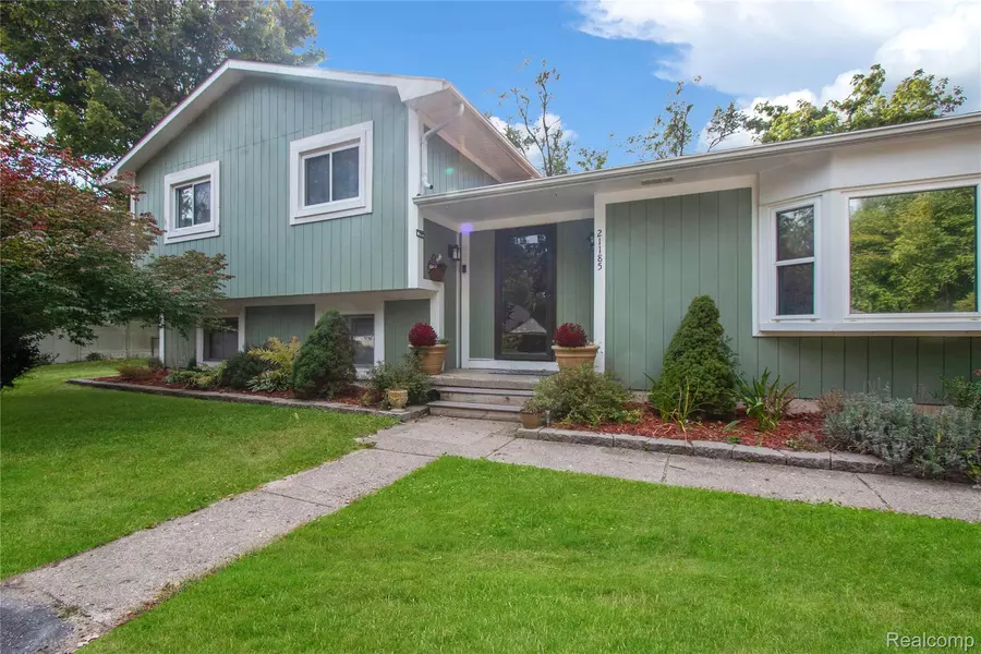 21185 Osmus ST, Farmington Hills, MI 48336