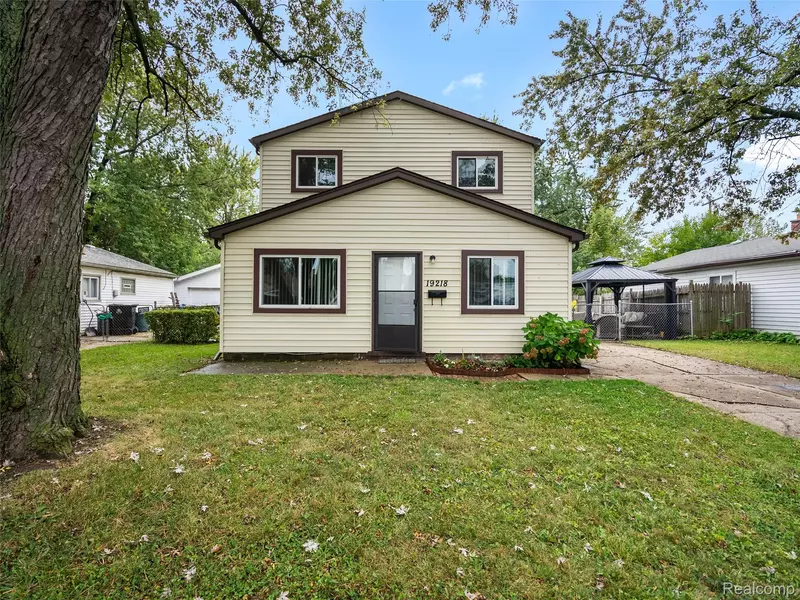 19218 Birmingham ST, Roseville, MI 48066