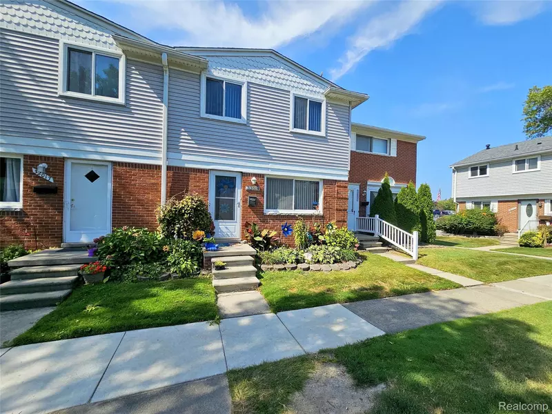 32019 Willliamsburg AVE, St. Clair Shores, MI 48082