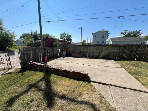 Detroit, MI 48224,4109 Lakepointe ST