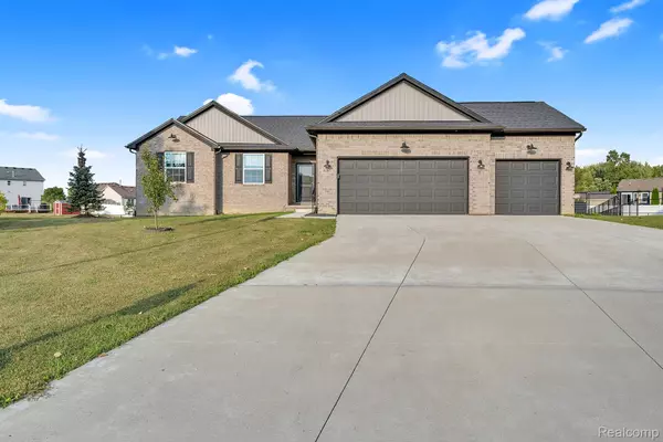 Grand Blanc, MI 48439,8185 Hidden Cove CT