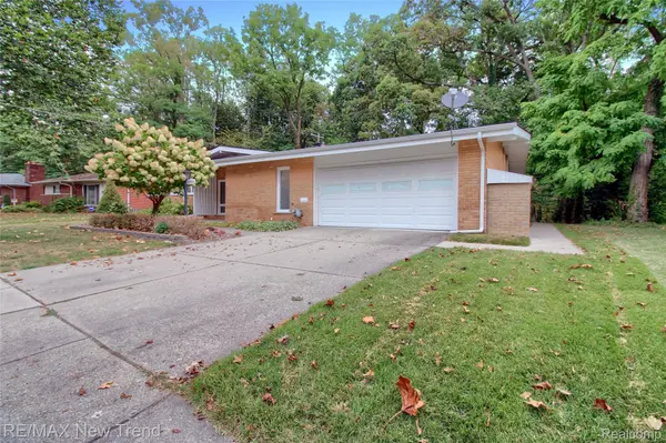 Farmington, MI 48335,33904 Glenview DR