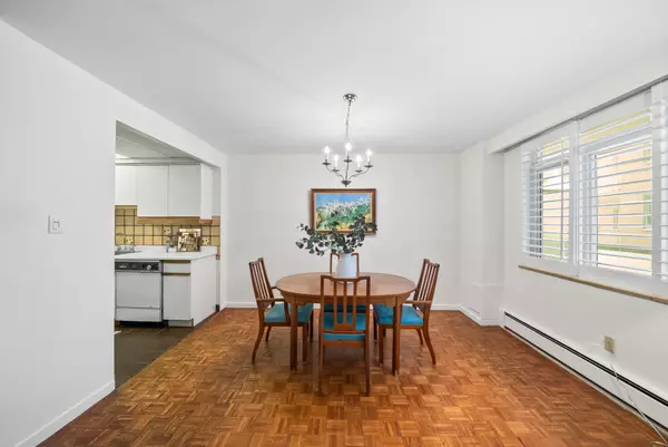 Toronto C02, ON M4V 2K4,581 Avenue RD #204