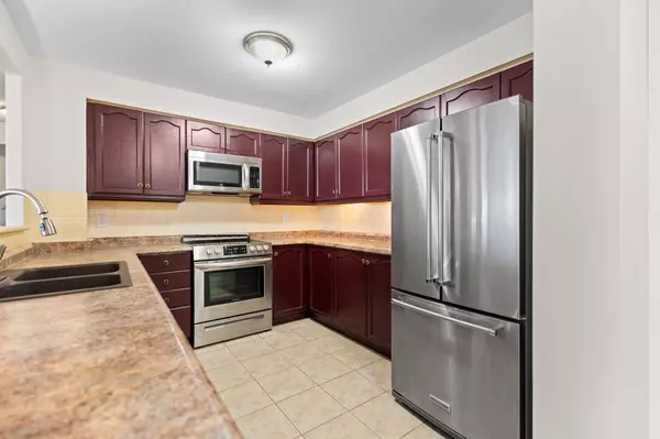 Burlington, ON L7S 2L7,442 Maple AVE #905