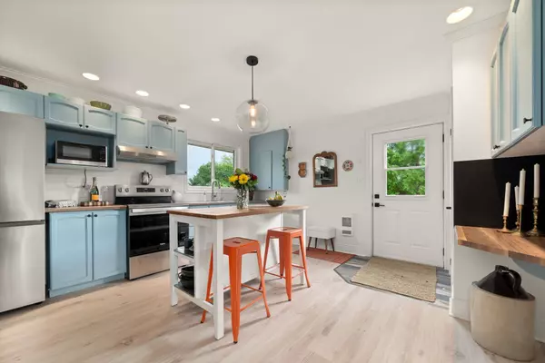 Prince Edward County, ON K0K 2T0,80 Prinyers Cove CRES