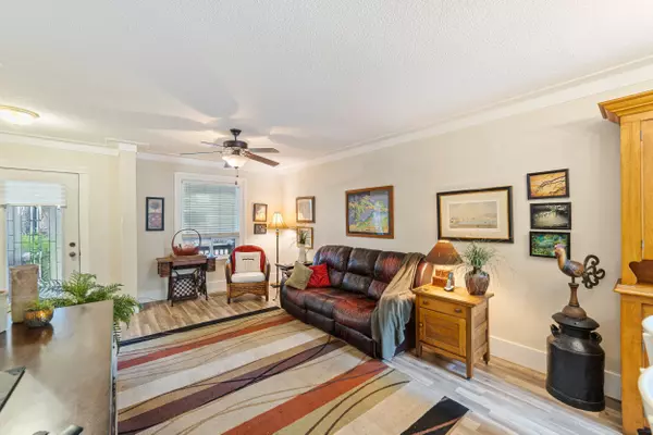 Hamilton, ON L8L 3G9,100 Case ST