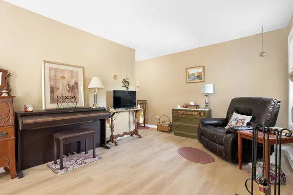 Blossom Park - Airport And Area, ON K1T 2S6,3070 Councillors WAY #D