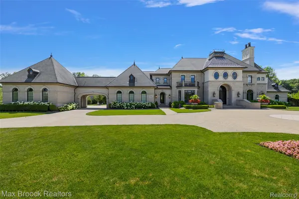 5466 Orchard Ridge DR, Rochester, MI 48306