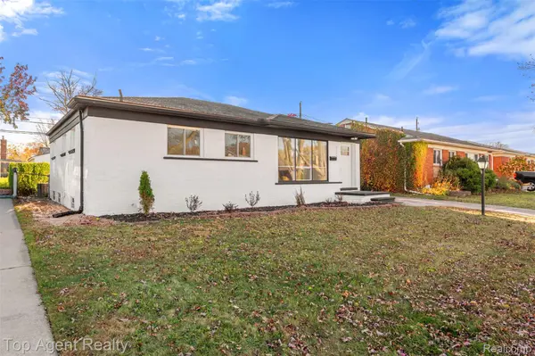 St. Clair Shores, MI 48082,22900 Playview ST