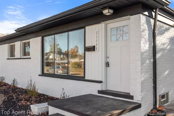 St. Clair Shores, MI 48082,22900 Playview ST