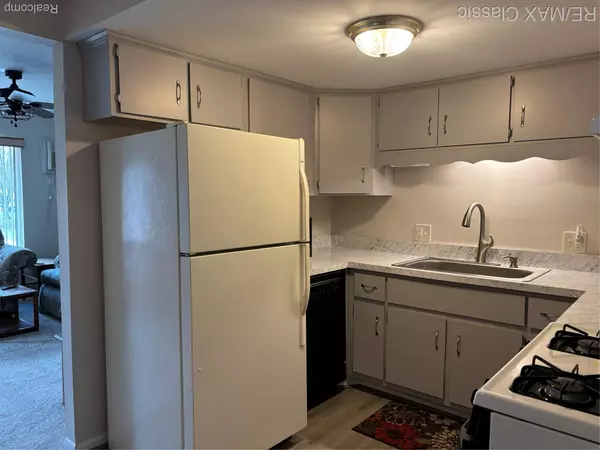 South Lyon, MI 48178,25124 Potomac #7