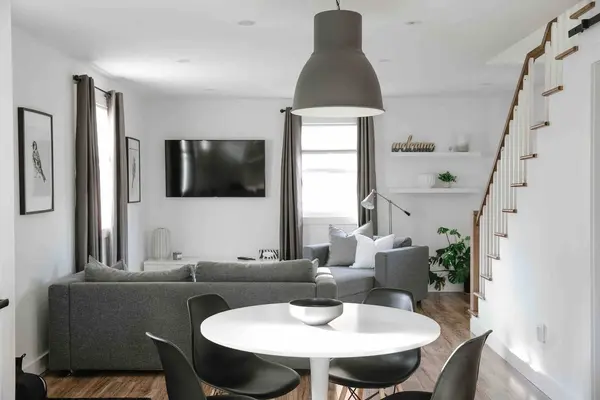 Hamilton, ON L9C 2C3,426 Wilson ST E #2