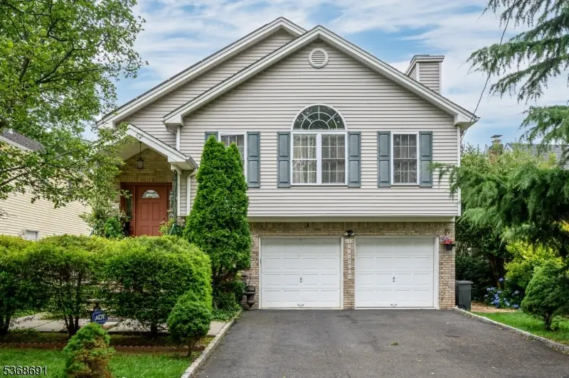 612 Oakwood Ave, Roselle Park Boro, NJ 07204