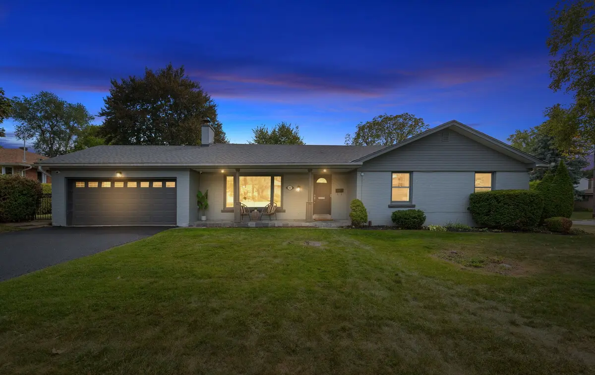 Toronto C07, ON M2R 1L2,17 Fleetwell CT