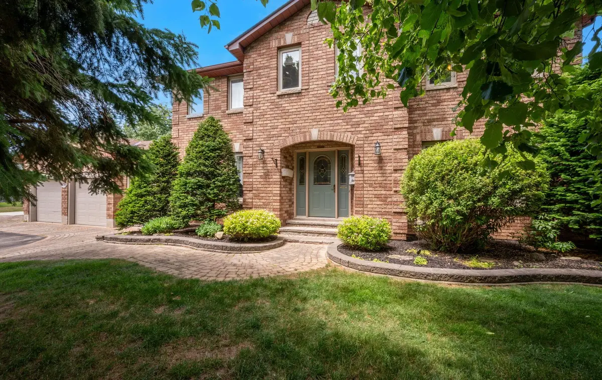 24 Old Oak LN, Mono, ON L9W 4A4