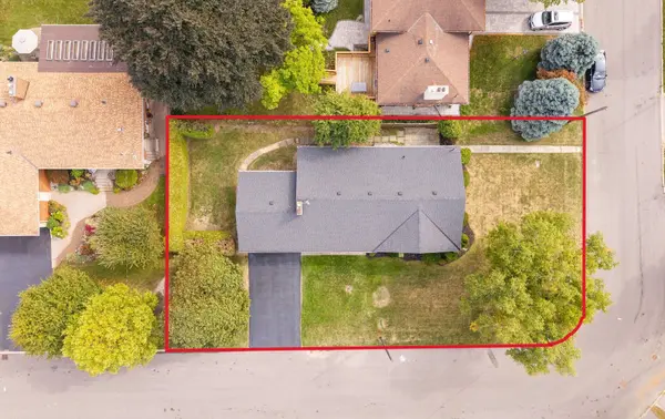 Toronto C07, ON M2R 1L2,17 Fleetwell CT