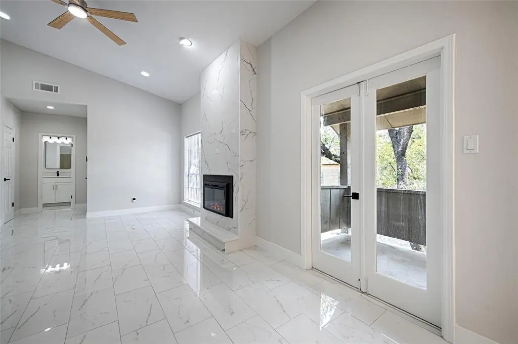 Dallas, TX 75230,10433 High Hollows Drive #217