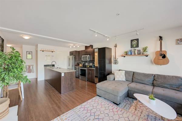 1405 Esquimalt Rd #213,  Esquimalt,  BC V9A 0A4