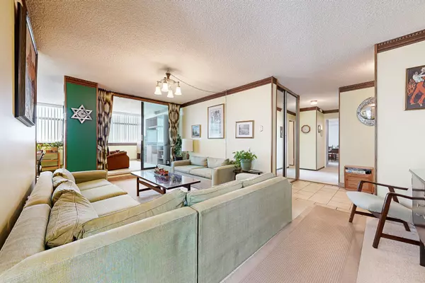 Toronto C07, ON M2R 3N1,100 Antibes DR #2307