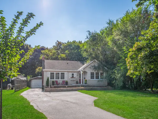 Burlington, ON L7T 3L3,938 King RD