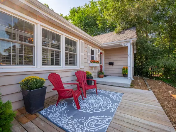 Burlington, ON L7T 3L3,938 King RD