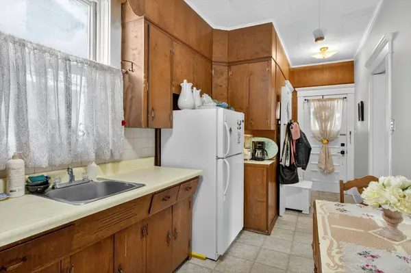 Peterborough, ON K9J 3K4,218 Aylmer ST N