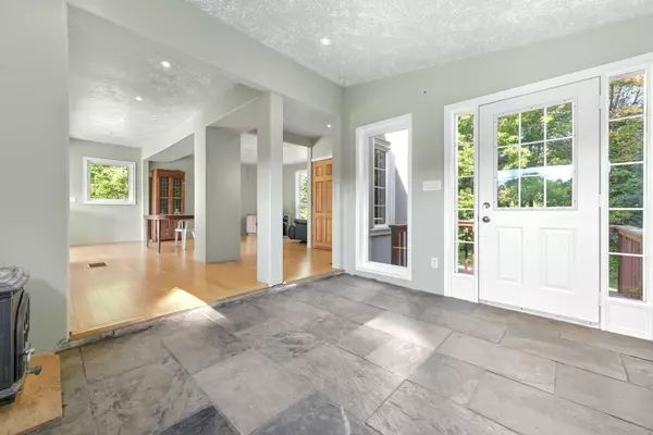 Laurentian Hills, ON K0J 2H0,37091 Highway 17 HWY