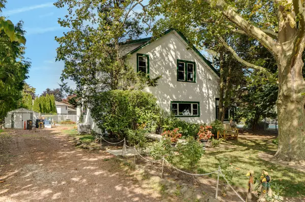 Niagara Falls, ON L2J 1Z4,6511 Riall ST