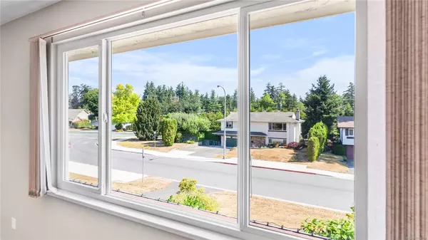 Saanich, BC V8Z 3A8,615 Vanalman Ave