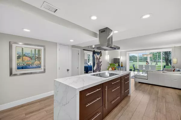 Pompano Beach, FL 33069,3900 Oaks Clubhouse Dr #112