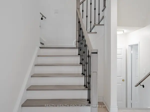 Mississauga, ON L5V 1P4,1077 Windsor Hill BLVD