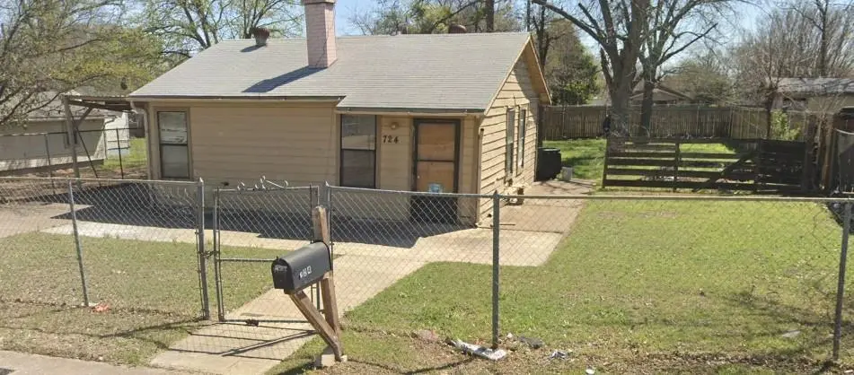 Fort Worth, TX 76110,724 E Ripy Street