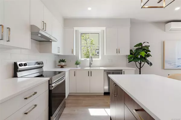 Esquimalt, BC V9A 6C7,483 South Joffre St #301