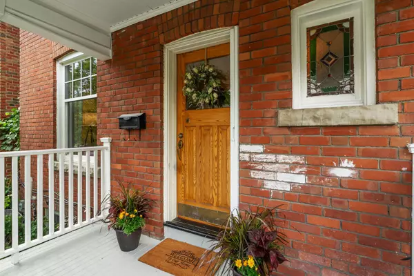 Toronto W02, ON M6P 2P5,222 Pacific AVE